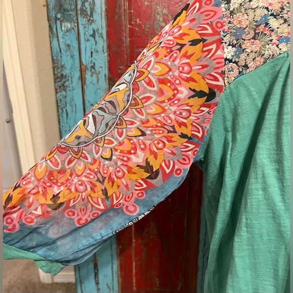 UMgEE (L) Teal-ish green/multi color Top - Picture 2 of 5